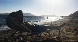 Relax sulla spiaggia greca