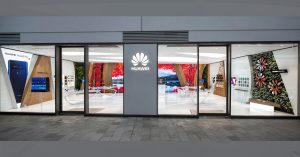 Huawei Experience Store con installazioni B-Happy