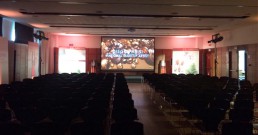 Sala riunioni dell'Hotel NH Torino Santo Stefano allestita per tour Clarins