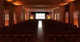 Sala Michelangelo del Rome Cavalieri, Waldorf Astoria Hotels & Resorts allestita per convention Clarins Roma